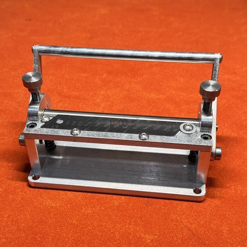 Macchina Manuale per Scarnific - Leatherwork Machine recensione e prezzo
